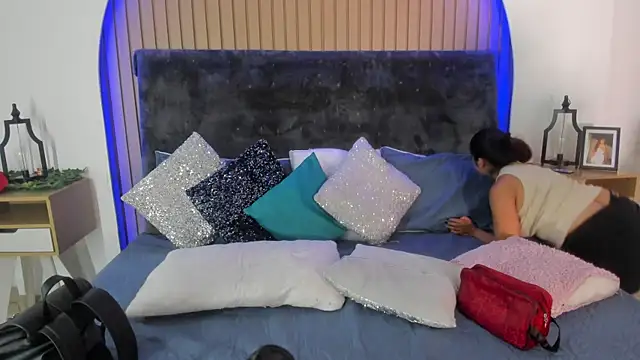 Karlagonzales  online show from 15, 4, 2026