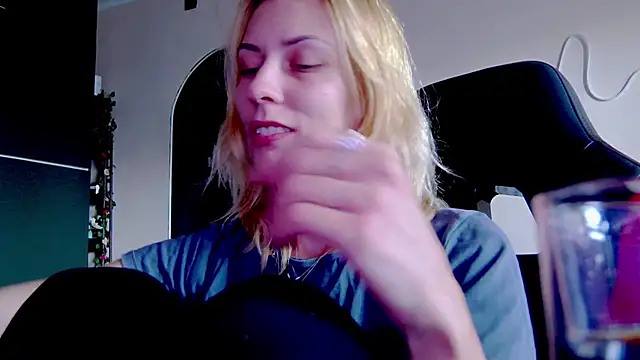 Snapshot of karo123421 chatting on 1, 10, 2025 karo123421 online show from 1, 10, 2025