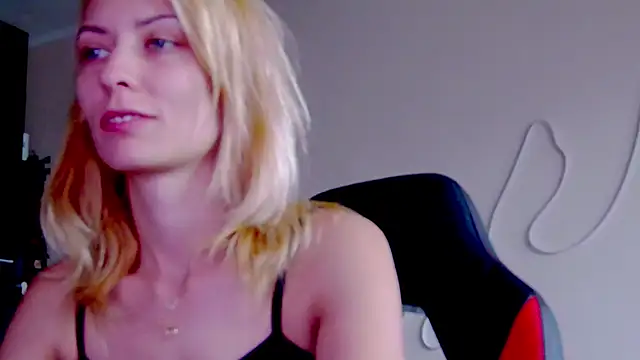 Snapshot of karo123421 chatting on 4, 10, 2025 karo123421 online show from 4, 10, 2025