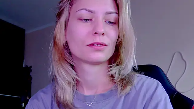 Snapshot of karo123421 chatting on 8, 10, 2025 karo123421 online show from 8, 10, 2025