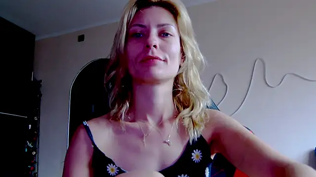 Snapshot of karo123421 chatting on 12, 10, 2025 karo123421 online show from 12, 10, 2025