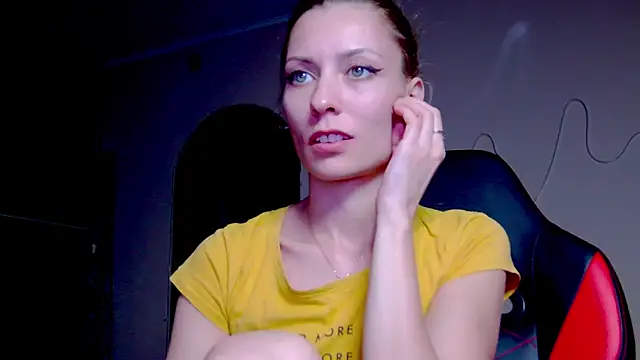 Snapshot of karo123421 chatting on 14, 10, 2025 karo123421 online show from 14, 10, 2025