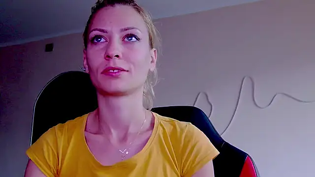 Snapshot of karo123421 chatting on 15, 10, 2025 karo123421 online show from 15, 10, 2025