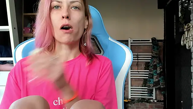 Snapshot of karo123421 chatting on 24, 10, 2025 karo123421 online show from 24, 10, 2025