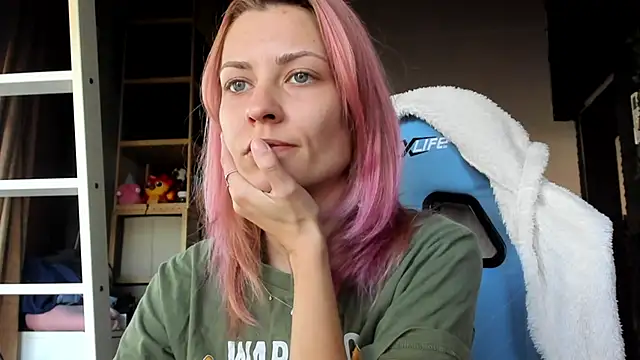 Snapshot of karo123421 chatting on 27, 10, 2025 karo123421 online show from 27, 10, 2025