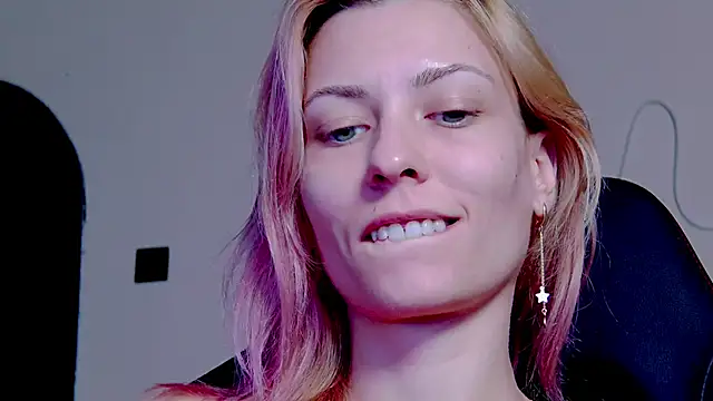 Snapshot of karo123421 chatting on 31, 10, 2025 karo123421 online show from 31, 10, 2025