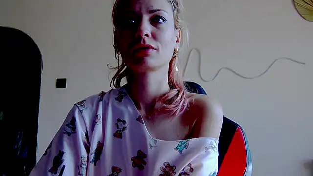 Snapshot of karo123421 chatting on 2, 11, 2025 karo123421 online show from 2, 11, 2025