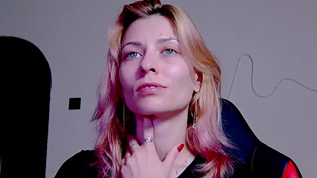 Snapshot of karo123421 chatting on 3, 11, 2025 karo123421 online show from 3, 11, 2025