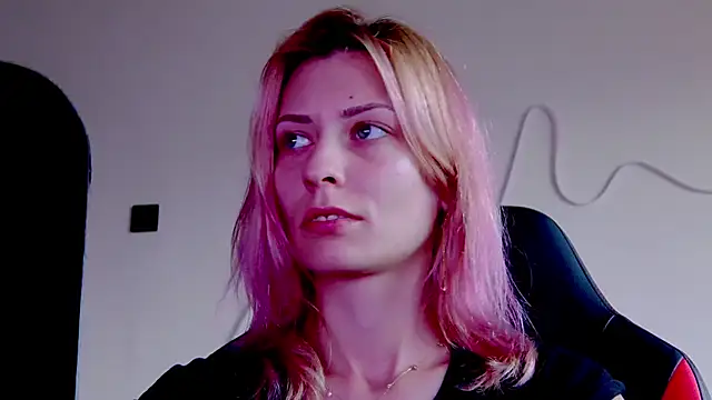 Snapshot of karo123421 chatting on 4, 11, 2025 karo123421 online show from 4, 11, 2025