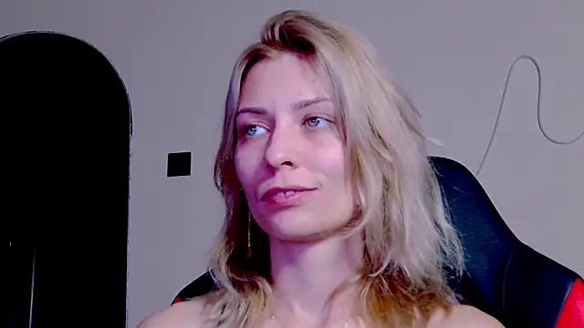 Snapshot of karo123421 chatting on 4, 11, 2025 karo123421 online show from 4, 11, 2025