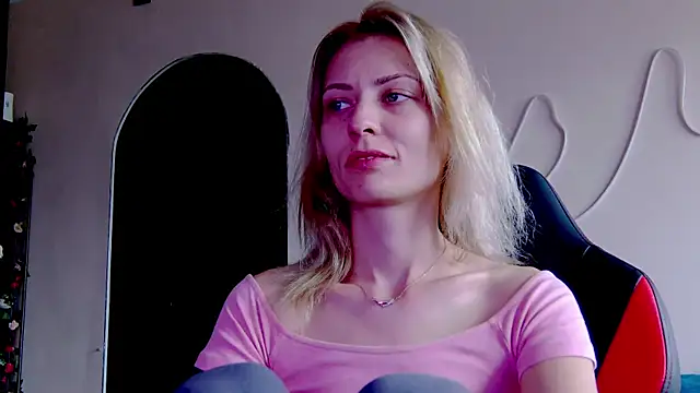 Snapshot of karo123421 chatting on 7, 11, 2025 karo123421 online show from 7, 11, 2025