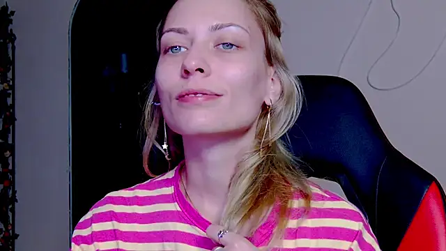 Snapshot of karo123421 chatting on 7, 11, 2025 karo123421 online show from 7, 11, 2025