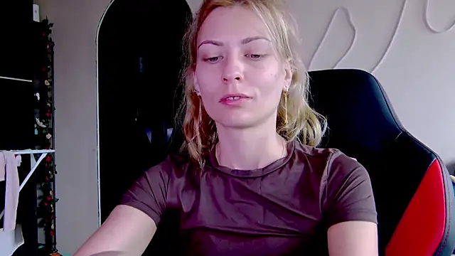 Snapshot of karo123421 chatting on 8, 11, 2025 karo123421 online show from 8, 11, 2025