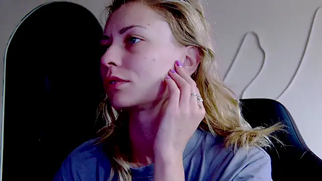 Snapshot of karo123421 chatting on 9, 11, 2025 karo123421 online show from 9, 11, 2025