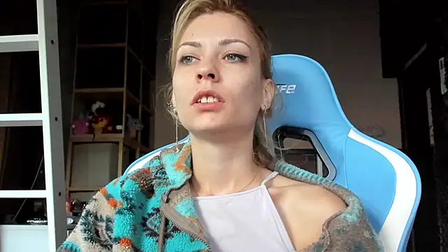 Snapshot of karo123421 chatting on 12, 11, 2025 karo123421 online show from 12, 11, 2025