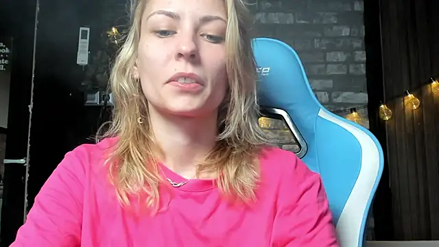 Snapshot of karo123421 chatting on 12, 11, 2025 karo123421 online show from 12, 11, 2025