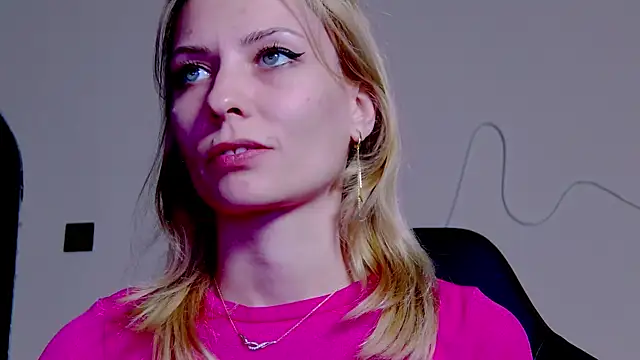 Snapshot of karo123421 chatting on 13, 11, 2025 karo123421 online show from 13, 11, 2025