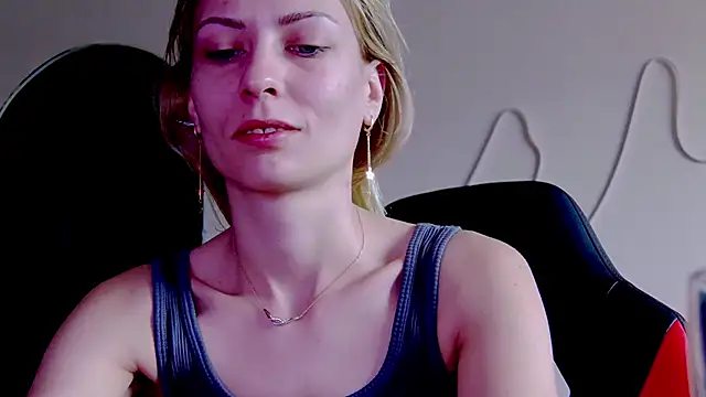 Snapshot of karo123421 chatting on 14, 11, 2025 karo123421 online show from 14, 11, 2025