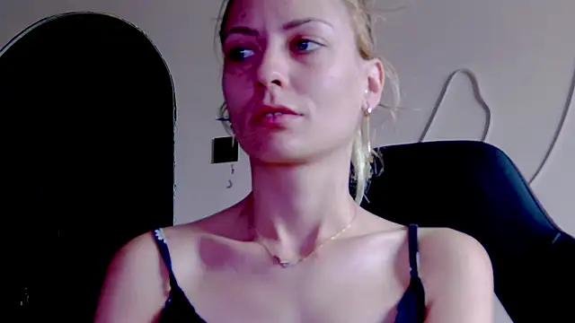 Snapshot of karo123421 chatting on 15, 11, 2025 karo123421 online show from 15, 11, 2025