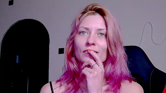 Snapshot of karo123421 chatting on 20, 11, 2025 karo123421 online show from 20, 11, 2025