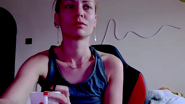 Snapshot of karo123421 chatting on 23, 11, 2025 karo123421 online show from 23, 11, 2025