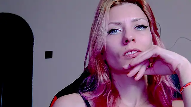 Snapshot of karo123421 chatting on 23, 11, 2025 karo123421 online show from 23, 11, 2025