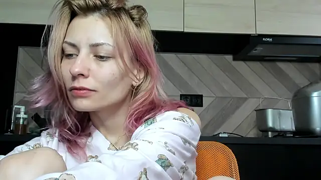 Snapshot of karo123421 chatting on 27, 11, 2025 karo123421 online show from 27, 11, 2025