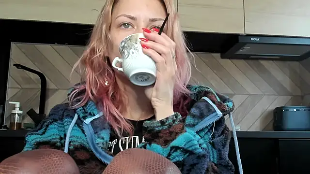 Snapshot of karo123421 chatting on 2, 12, 2025 karo123421 online show from 2, 12, 2025