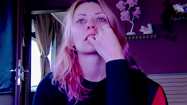 Snapshot of karo123421 chatting on 3, 12, 2025 karo123421 online show from 3, 12, 2025