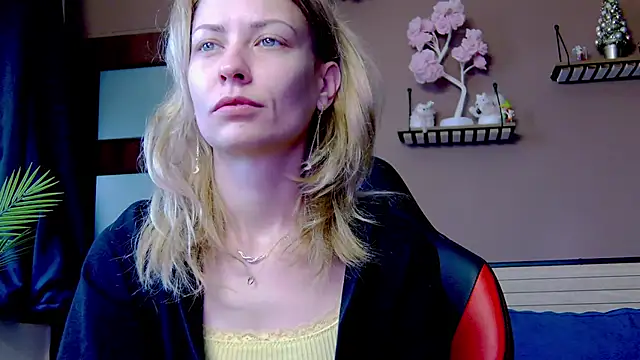 Snapshot of karo123421 chatting on 15, 12, 2025 karo123421 online show from 15, 12, 2025