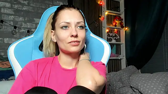 Snapshot of karo123421 chatting on 15, 12, 2025 karo123421 online show from 15, 12, 2025