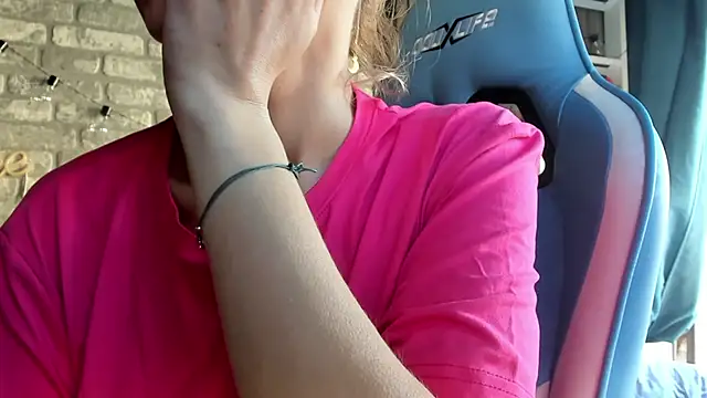 Snapshot of karo123421 chatting on 16, 12, 2025 karo123421 online show from 16, 12, 2025