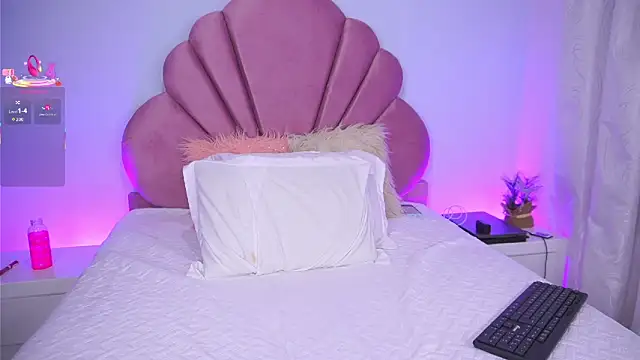 Snapshot of KendalEvanz chatting on 18, 9, 2025 KendalEvanz online show from 18, 9, 2025