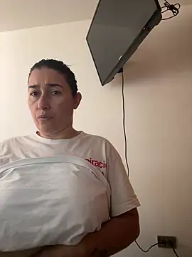 Snapshot of andreaisis2 chatting on 8, 4, 2026 andreaisis2 online show from 8, 4, 2026