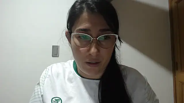 Snapshot of andreaisis2 chatting on 15, 4, 2026 andreaisis2 online show from 15, 4, 2026