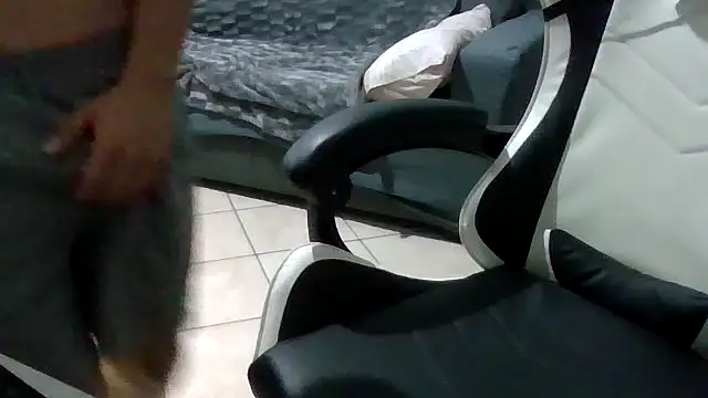 Snapshot of simoninside25 chatting on 10, 9, 2025 simoninside25 online show from 10, 9, 2025