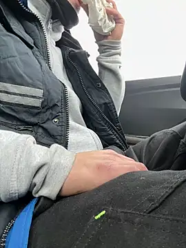 Snapshot of simoninside25 chatting on 16, 12, 2025 simoninside25 online show from 16, 12, 2025