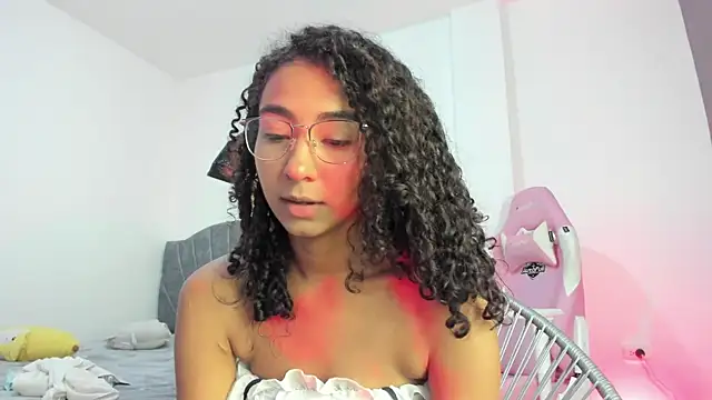 Snapshot of khaliope chatting on 12, 4, 2026 khaliope online show from 12, 4, 2026