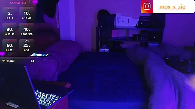 Snapshot of Moxxxie chatting on 25, 4, 2026 Moxxxie online show from 25, 4, 2026