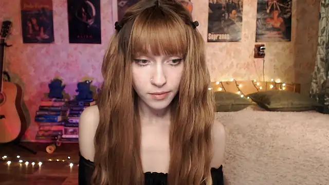 Snapshot of Friendly_Ellie chatting on 18, 12, 2024 Friendly Ellie online show from 18, 12, 2024