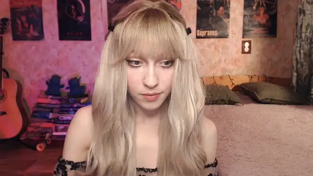 Snapshot of Friendly_Ellie chatting on 4, 2, 2025 Friendly Ellie online show from 4, 2, 2025