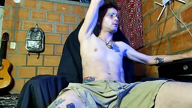 Snapshot of ChristBocellie chatting on 12, 4, 2026 ChristBocellie online show from 12, 4, 2026