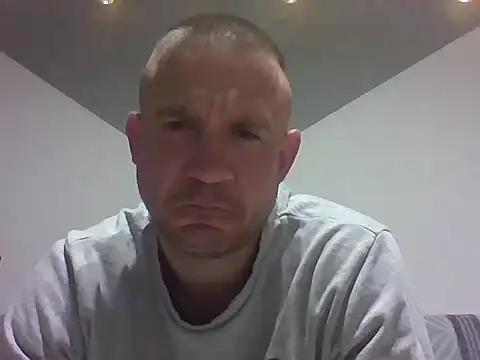 Snapshot of aroj95 chatting on 27, 4, 2026 aroj95 online show from 27, 4, 2026