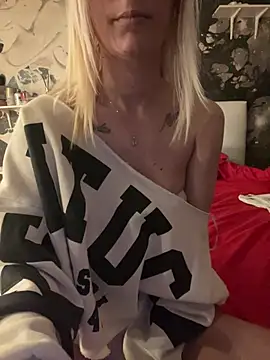 Snapshot of MarikaWild93 chatting on 19, 3, 2026 MarikaWild93 online show from 19, 3, 2026