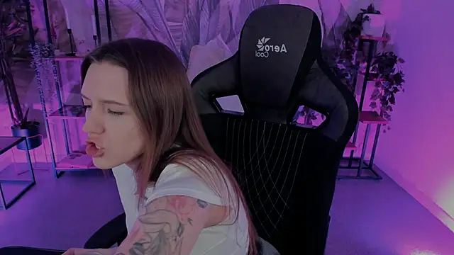 Snapshot of JennyDens chatting on 3, 3, 2025 JennyDens online show from 3, 3, 2025