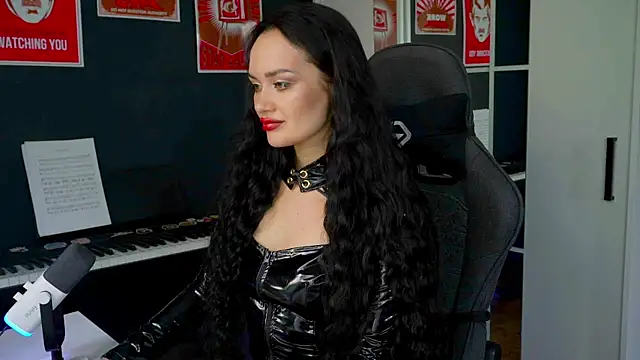 QueenAliss online show from 9, 9, 2025