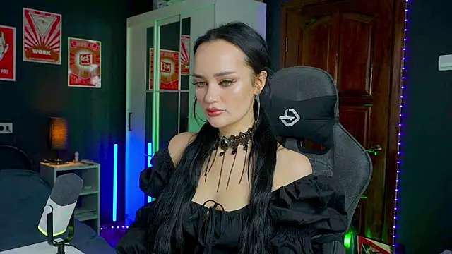 QueenAliss online show from 7, 11, 2025