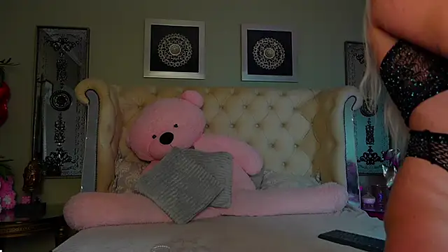 Squirt Tanya online show from 1, 2, 2025