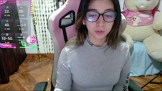Snapshot of Maggie_Fox3 chatting on 17, 10, 2025 Maggie Fox3 online show from 17, 10, 2025