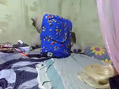 Snapshot of Alora-shine chatting on 2, 2, 2025 Alora-shine online show from 2, 2, 2025